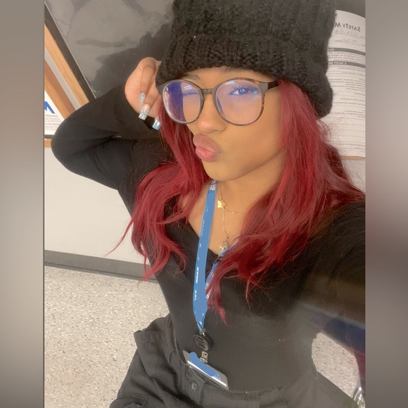 Meet your Posher, Sidra - Picture 1 of 1